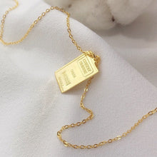 Load image into Gallery viewer, Rectangular queen pendant, dainty gold necklace, vintage style, silver dollar, gold rectangle bar, Elizabeth II coin, boho stacking necklace