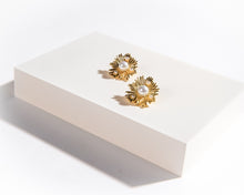 Load image into Gallery viewer, REEREE - Blooming sunflower pearl gold flower pearl earring abstract starry sunburst vintage statement pearl earring wedding bridal gift