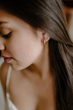 Load image into Gallery viewer, Hammered oval hoops, chunky gold hoops, O hoop earrings, textured hoops, hinged clicker, vintage, lightweight, boho hoops, 925 silver