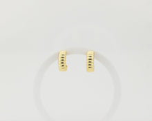 Load image into Gallery viewer, Ribbed chunky hoops, puff hoop earring, canelé dessert, bold hoops, large gold hoops, thick hoops, statement earring, creme brule, puffy