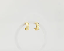 Load image into Gallery viewer, Ribbed chunky hoops, puff hoop earring, canelé dessert, bold hoops, large gold hoops, thick hoops, statement earring, creme brule, puffy