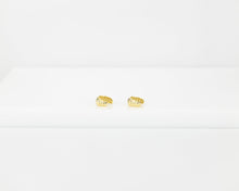 Load image into Gallery viewer, Small dome cuff, twist chunky cuff, mini croissant, gold cuff earrings, shell shaped, vintage twist earring, no piercing, wrap earring