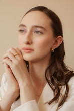 Load image into Gallery viewer, Croissant dome ring, chunky gold ring, shell spiral, fine twist, thick band, statement vintage, crescent Dôme, signet bold wreath 4 5 6 7 8