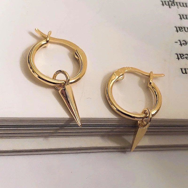 Dainty gold spike hoop, huggie dagger earring, triangle charm, pointy pyramid, boho style, small gold stacking earring, mini gold hoops, 925