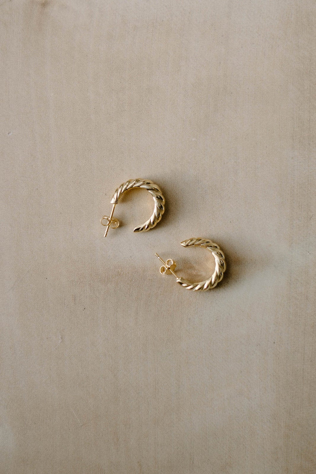 Croissant dome hoop earrings, 18K gold vermeil, 18k gold filled, spiral twist, crescent Dôme hoops, French vintage, chunky wreath earrings