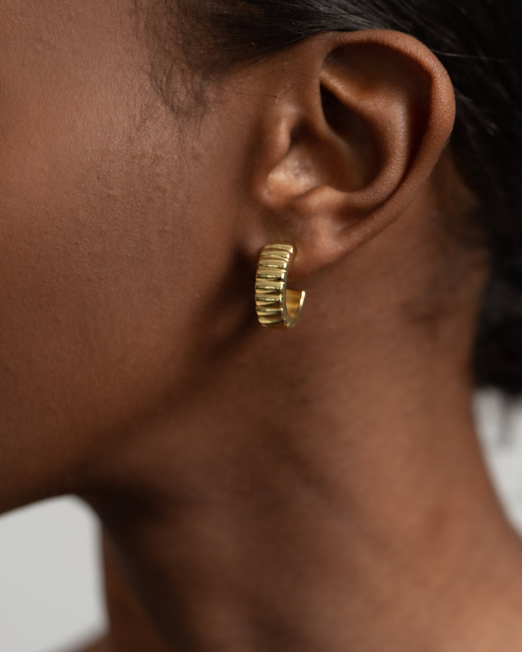 Ribbed chunky hoops, puff hoop earring, canelé dessert, bold hoops, large gold hoops, thick hoops, statement earring, creme brule, puffy
