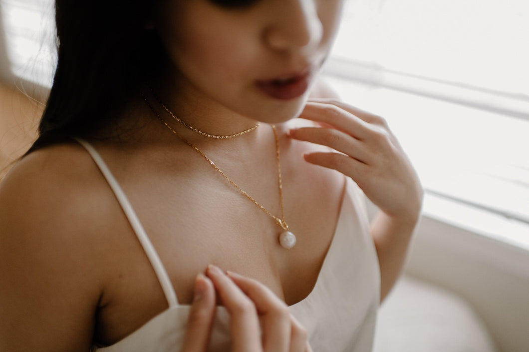 SEFFI - Rectangle link chain baroque pearl toggle necklace, gold large box chain French street style statement pearl bride wedding bridal